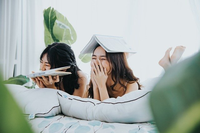 Rire, bien vivre son incarnation by virginie SOPHIA