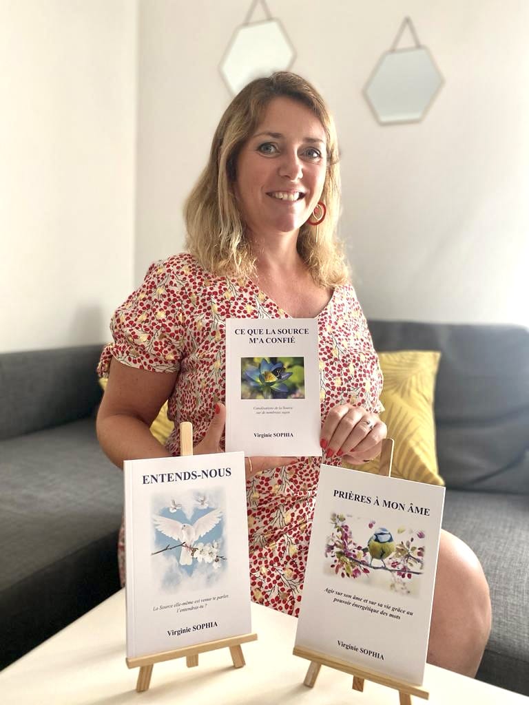 Virginie SOPHIA et ses 3 livres canalisés Virginie SOPHIA et ses 3 livres canalisés